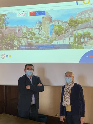 Michel Cazzoli, Directeur de CORAÏ by Altitude Infra et Catherine SADON, maire de la commune de Semur-en-Auxois.